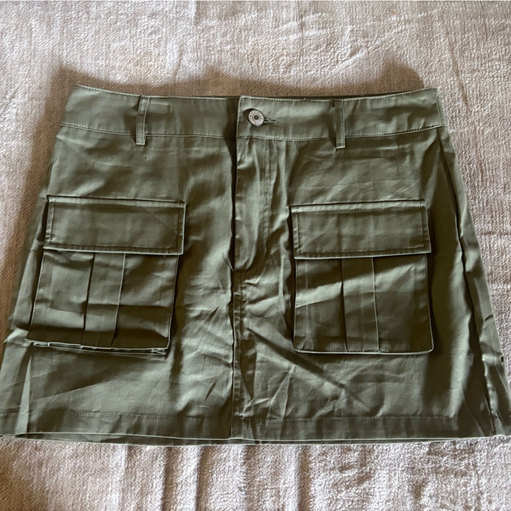 SHEIN Khaki Mini Skirt with Front Pockets